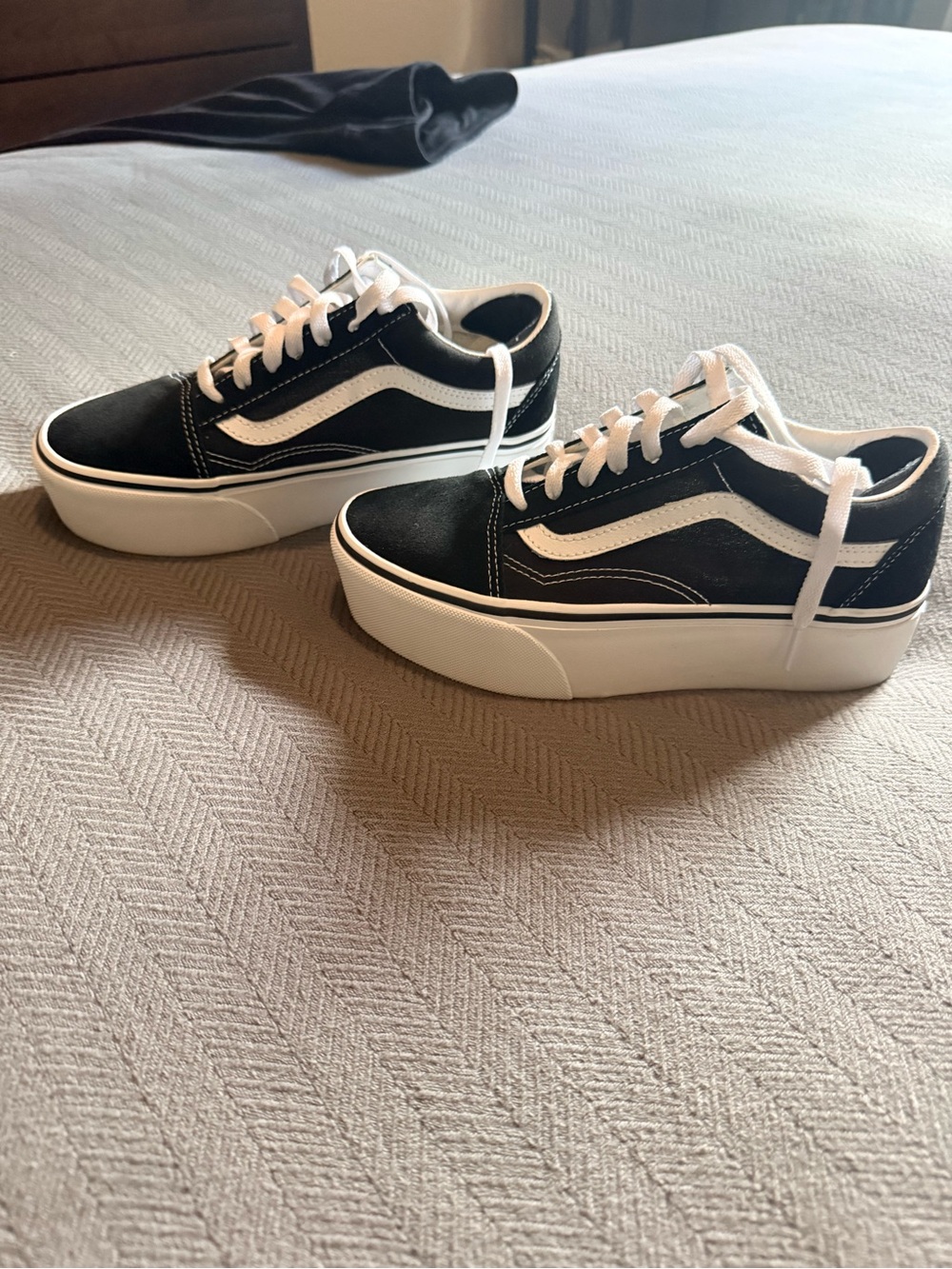 Vans Old Skool Stackform Sneaker in Black and White - Picture 3 of 9